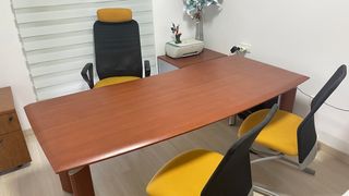 tavolo da ufficio con 3 sedie