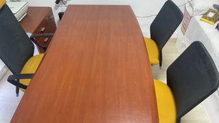 tavolo da ufficio con 3 sedie