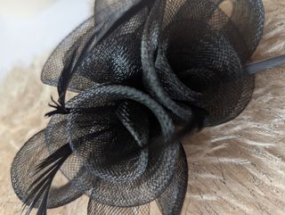 Tocado de fiesta negro para pelo o vestido