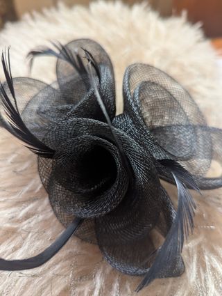 Tocado de fiesta negro para pelo o vestido