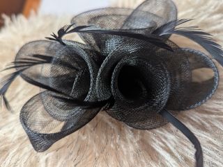 Tocado de fiesta negro para pelo o vestido