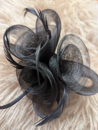 Tocado de fiesta negro para pelo o vestido