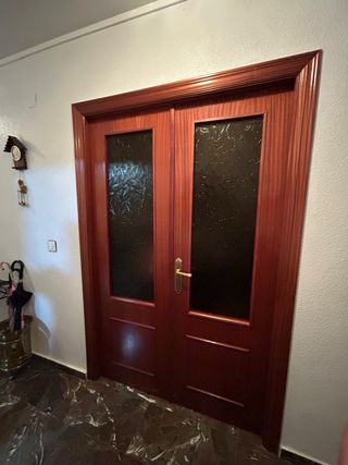 Puerta de color sapelly