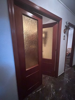 Puerta de color sapelly