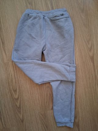 Pantalón Supply gris letras rojas