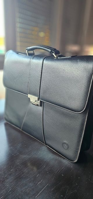 Maletín de poli piel negro