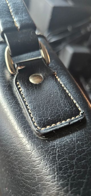 Maletín de poli piel negro