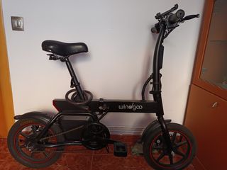 Bicicleta eléctrica plegable negra