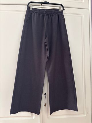 Pantalón fluido gris