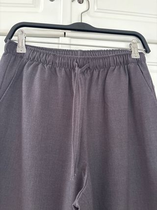 Pantalón fluido gris