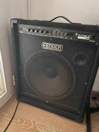 Fender Rumble 100 Amplificador Bajo