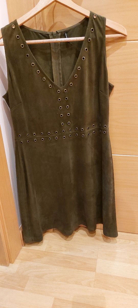 Vestido Stradivarius.Tipo Ante fino,Verde.Talla L