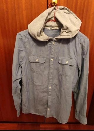 Camisa H&M vaquera con capucha azul