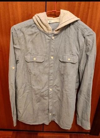 Camisa H&M vaquera con capucha azul