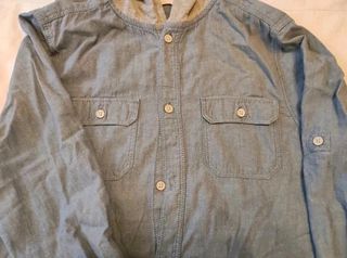Camisa H&M vaquera con capucha azul