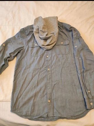 Camisa H&M vaquera con capucha azul