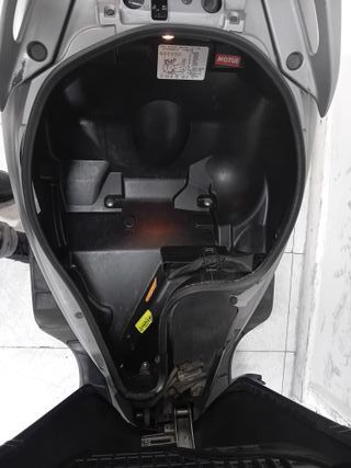 Suzuki Burgman 125 Plata