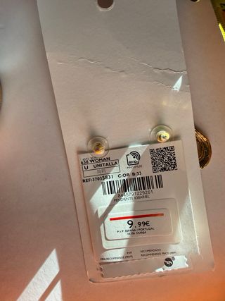 Pendientes dorados con perla