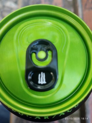 CHAPAS DE LATAS DE LA BEBIDA MONSTER CON LETRA M