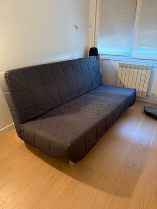 Sofá Cama Ikea Beddinge con funda azul oscuro.