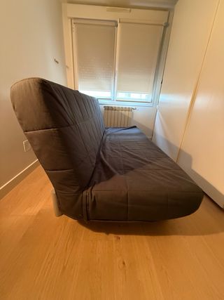 Sofá Cama Ikea Beddinge con funda azul oscuro.