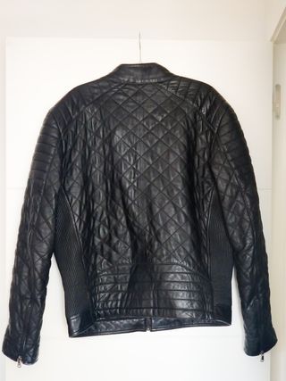 Chaqueta de cuero acolchada negra