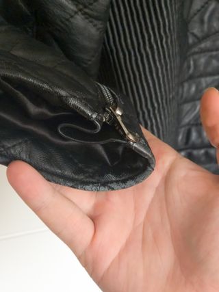 Chaqueta de cuero acolchada negra