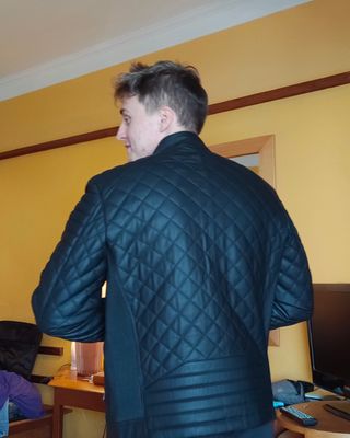 Chaqueta de cuero acolchada negra