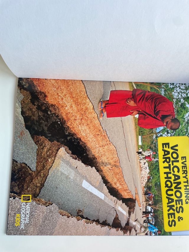 Libro nuevo Everything Volcanoes & Earthquakes