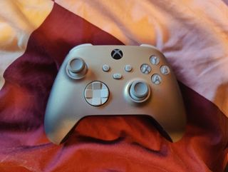 Xbox Series X 1TB + Mando Edición Especial