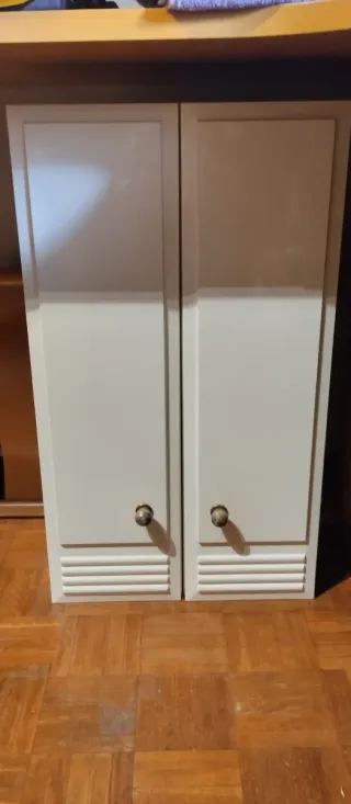 Armarios baño madera lacada