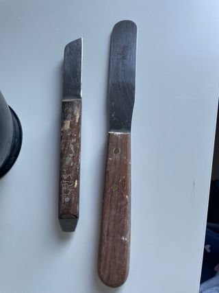 Tazón, cuchillo y espátula de escayola prótesis 