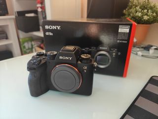 Sony A9 II + 2x 128GB Tarjetas