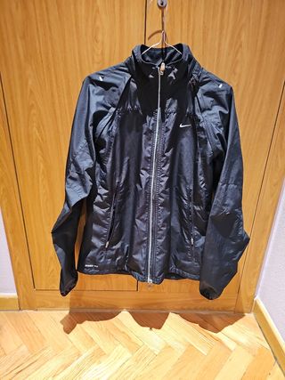 Cortavientos Nike Negro
RECOGER EN TRES CANTOS