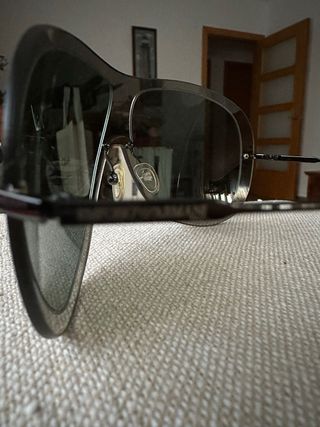 Gafas de sol Emporio Armani negras y grises