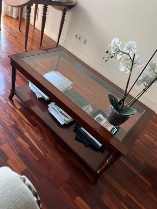 Mesa de centro de madera y cristal