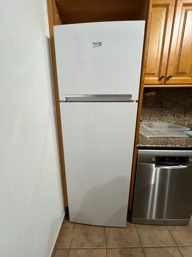 Nevera Beko blanca super bien cuidada, como nueva