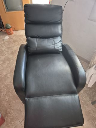 Sillón de masajes de piel negro