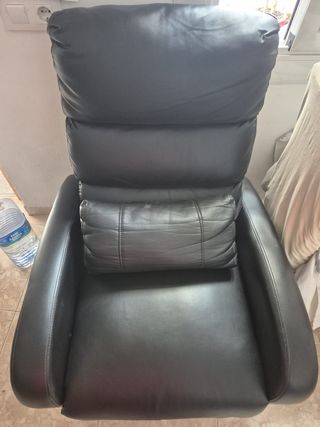 Sillón de masajes de piel negro