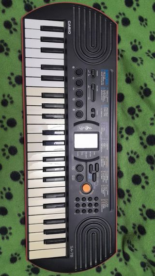Teclado Casio SA-78. FUNCIONA A PILAS O cargador.