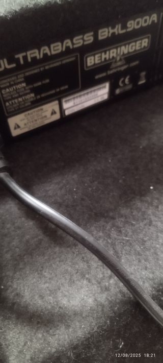 Bajo eléctrico y amplificador 