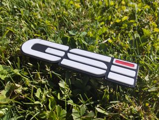 OPEL KADETT GSI EMBLEMA DELANTERO