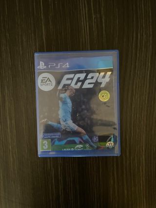 PS4 (PlayStation 4) con 2 mandos y FC24