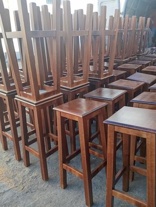 Taburetes altos barra madera color nogal(minimo 6)