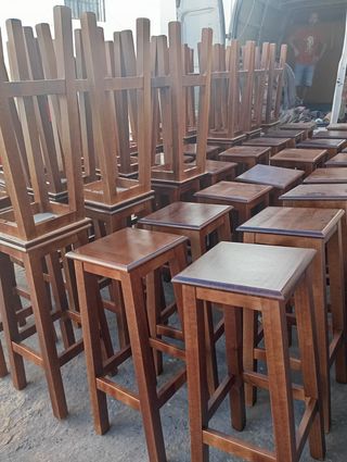 Taburetes altos barra madera color nogal(minimo 6)