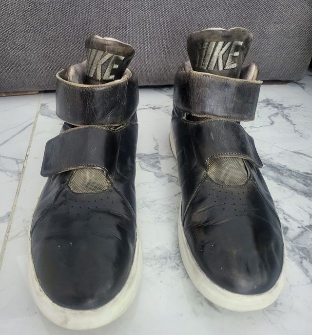 Botas Nike Negras y Blancas