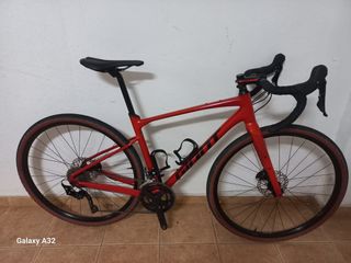 Bicicleta Gravel Giant Roja