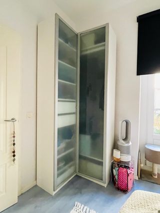 Armario esquinero ikea blanco y cristal