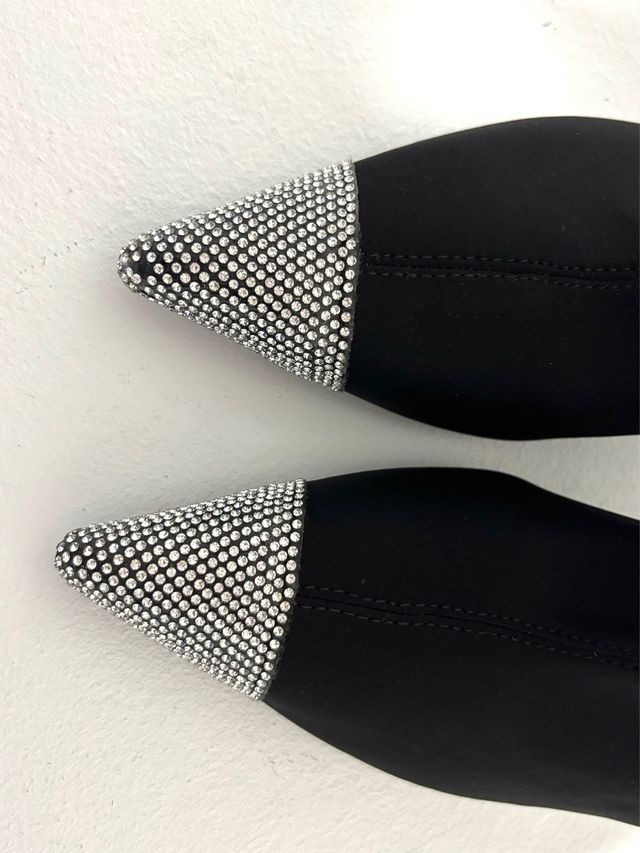 Botines Zara punta con pedrería Talla 36