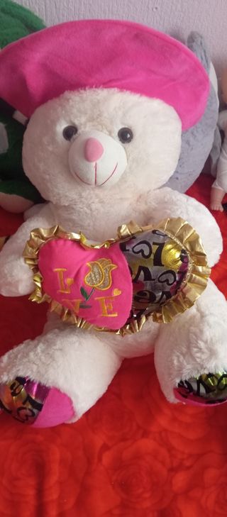 Oso de peluche blanco con corazón